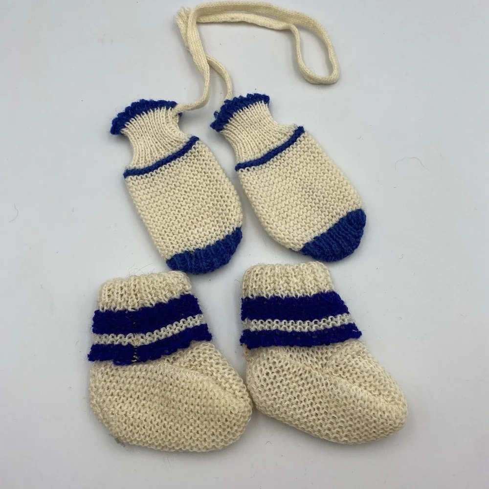 Vintage Baby Knit Booties & Mittens Set Cream Blue Handmade 0-3 Months 1950s